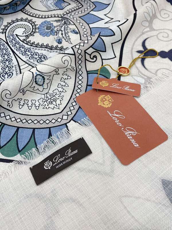 Loro Piana Scarf LPC00063 Loro Piana Scarf LPC00063